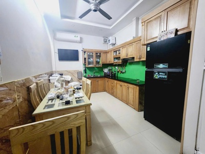 Bán nhà đội cấn 44m2. 5 tầng. mặt tiền 3m. giá 10.8 tỷ ba đình hà nội 0