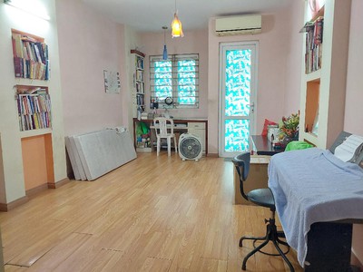  nhà đẹp   ở ngay   vị trí trung tâm phố hào nam  2