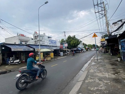 Chủ cần bán gấp   nhà mặt tiền bùi văn ngữ, hóc môn   ngay chợ ngã ba bầu 1