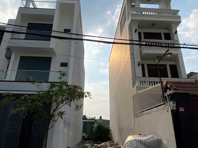 Đất 5x23m đường 9m khu dân cư đông đúc, lọt giữa hai nhà 4 lầu 0