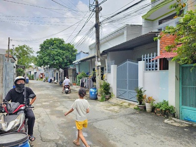 Bán nhà giá đất, 2 mặt tiền kinh doanh, đường oto ra vào, gần trường học các cấp giá còn tl 0