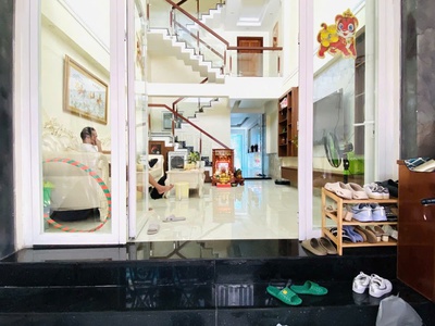 Bán nhà mặt tiền hẻm đường phạm hữu lầu, giáp phú mỹ hưng 4.6 x16 chỉ 7 tỷ 9 3