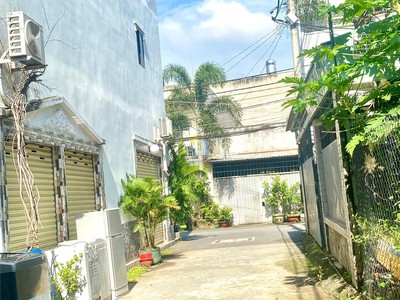 Bán nhà 1 trệt 1 lửng full nội thất   giá chỉ 5 tỷ 250 triệu   hẻm 160 - trục đường chính lã xuân 4