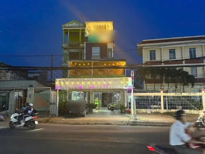 Bán khách sạn bình thuỷ, cần thơ   dt 200m2   kiến trúc hiện đại 18 phòng 0