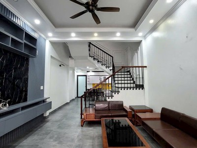 Bán căn nhà 3 tầng ngõ phố Nguyễn Hữu Cầu, ph Hải Dương, TP HP, 95.6m2, mt 4.5m, 4 ngủ 1