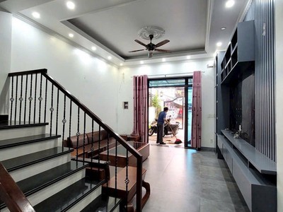 Bán căn nhà 3 tầng ngõ phố Nguyễn Hữu Cầu, ph Hải Dương, TP HP, 95.6m2, mt 4.5m, 4 ngủ 4
