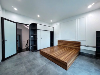 Bán căn nhà 3 tầng ngõ phố Nguyễn Hữu Cầu, ph Hải Dương, TP HP, 95.6m2, mt 4.5m, 4 ngủ 7