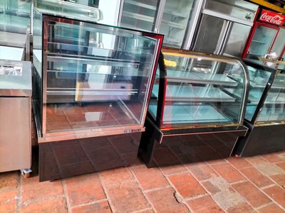 Tủ trưng bày bánh kem bánh gato kính vuông hiệu berjaya 1M5 sản xuất malaysia 1