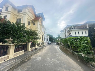 Bán đất biệt thự khu Sông Hồng Thủ đô, Vĩnh Yên, Vĩnh Phúc. Giá chỉ 31,5 triệu/m2 11