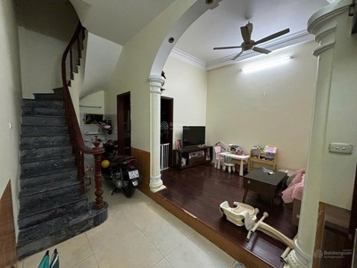 Cho thuê NHÀ  ĐẸP 165 Dương Quảng Hàm, Cầu Giấy 30m x 5T, 3PN4VS giá 15 triệu 0