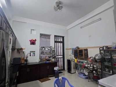 Ngay chợ tân hương   hẻm xe hơi   sát mặt tiền    3 tầng   84m   chỉ 8.x tỷ 1