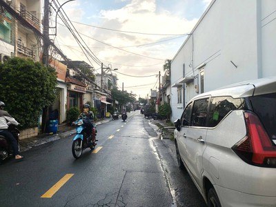 Nhà mặt tiền linh xuân 64.5m    đường 6m có vỉa hè   trung tâm thủ đức   giá rẻ 4.3 tỷ 0