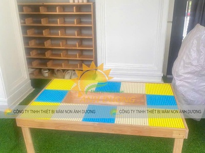 Bàn lego trẻ em, bàn chơi cát trẻ em, tường lego trẻ em 4