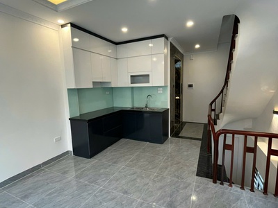 Bán nhà xây mới 6 tầng   thang máy nhập khẩu   gara ô tô   lô góc giang biên, long biên   giá chỉ 4