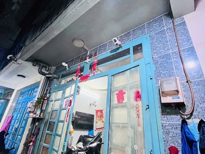 Chính chủ cần bán nhà nhỏ đúc btct kiên cố 3 tầng , dtss 72m2 , sổ hồng đầy đủ , nhỉnh 1 tỷ . 2
