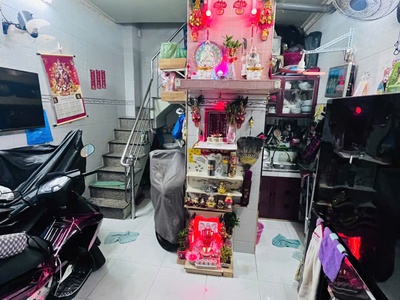 Chính chủ cần bán nhà nhỏ đúc btct kiên cố 3 tầng , dtss 72m2 , sổ hồng đầy đủ , nhỉnh 1 tỷ . 1