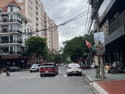 Cho thuê nhà 4 tầng mặt đường Văn Cao, Hải Phòng 0