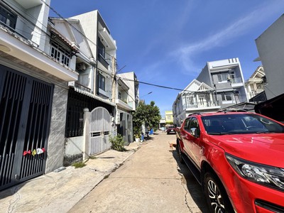 Bán nhà 2 tầng dĩ an,shr đường xe hơi,gần nhà thi đấu dĩ an,giá đầu tư 4