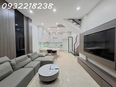 Oto đỗ cổng   nở hậu   nhà đẹp thoáng   full nội thất 0