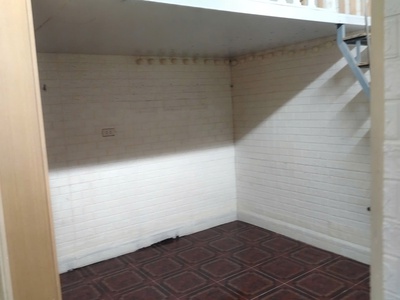 Cho thuê căn hộ tầng 2 tập thể đền lừ 90m2 x 2 ngủ, 1 gác xép, 1 wc.8tr5 có fix nhẹ 2