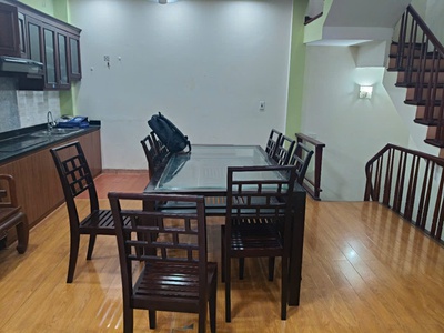 Cho thuê nhà nguyên căn ngõ 139 nguyễn ngọc vũ  40m2 x 5 tầng, 3 ngủ 1