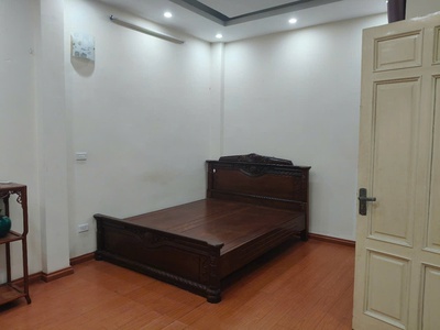 Cho thuê nhà nguyên căn ngõ 139 nguyễn ngọc vũ  40m2 x 5 tầng, 3 ngủ 4