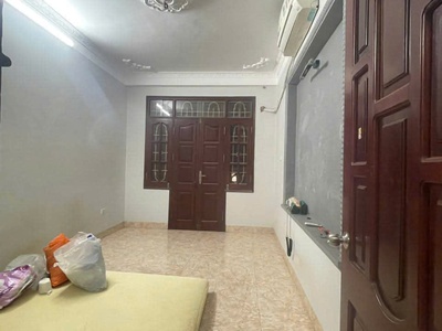 Cho thuê nhà nguyên căn ngõ 100 pháo đài láng 25m2x5 tầng.3 ngủ khép kín, 12 triệu/th 0