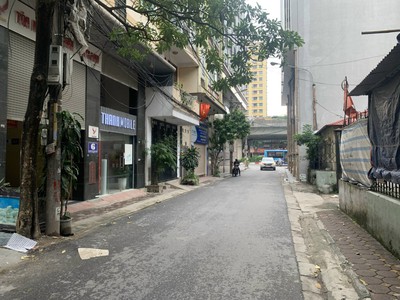 Bán đất tặng nhà c4 gần học viên tài chính - dt42m2 - mt5,3 - giá 6,5 tỷ - ngõ thông gần ô tô 1