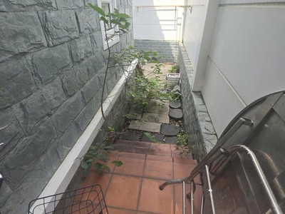 Bán nhà phố đường oto 210m2 , 3 tầng ngay nội khu q2 3