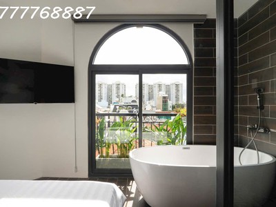 Bán khách sạn góc 2mt siêu đẹp, mới 100 dòng tiền tốt 140tr/ tháng 2