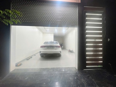 Lk khu đấu giá quang lãm  47m hơn 11 tỷ  thang máy sịn  ôtô ngủ trong nhà  mt khủng 1