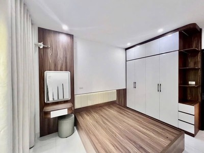 Giá tốt có 102. trung tâm bồ đề chỉ 8.x tỷ, 41m2, 4 phòng ngủ, ô tô cạnh nhà, full nt 4