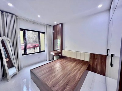 Giá tốt có 102. trung tâm bồ đề chỉ 8.x tỷ, 41m2, 4 phòng ngủ, ô tô cạnh nhà, full nt 3