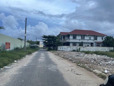 S.iêu ph.ẩm đất biển nguyễn tất thành, dt 366m2  15x24  , đường lê văn miến - chỉ 47tr/m2 2