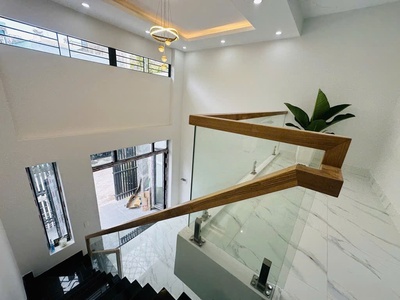 Nhà mới, đường oto ra vào, ra lê văn việt 3 phút, sổ hông sang tên ngay lh 0382202524 1