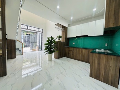 Nhà mới, đường oto ra vào, ra lê văn việt 3 phút, sổ hông sang tên ngay lh 0382202524 3