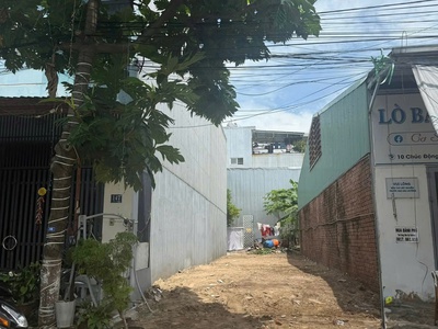 - chủ gửi bán lô  đất đường chúc động lên số nhà 12, liên chiểu, đà nẵng - diện tích : 81m2  ngang 2