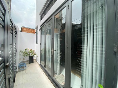 Bán nhà sát căn mặt tiền đường Tỉnh Lộ 10, DT 63m2, xây mới 1 trệt, 1 lầu 0