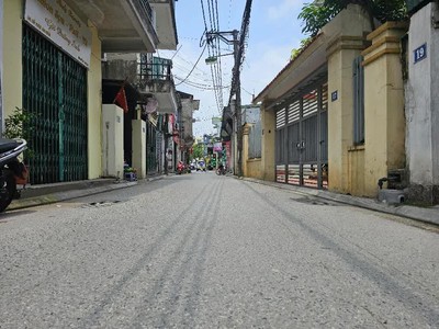 Bán nhà mặt ngõ thông phố gia quất 52m2 x 3 tầng,mt 4m, 9.5 tỷ long biên hà nội. 0