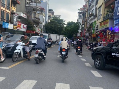 Nhà đẹp lô góc   phố ngọc lâm   dân tự xây   dòng tiền tốt 1