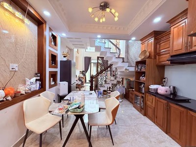 Nhà sư vạn hạnh, quận 10   33m    10.5 tỷ   gần siêu thị sài gòn 1