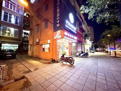 Mặt phố - kinh doanh đỉnh - 2 mặt tiền - thoáng trước sau   1
