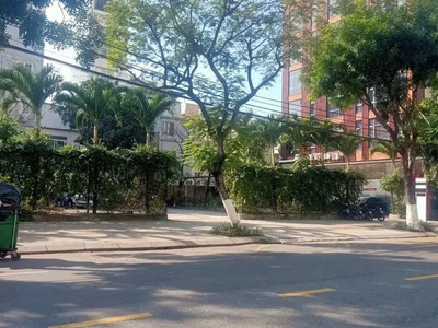 Mặt tiền đường Hồ nghinh ngang 24m 0
