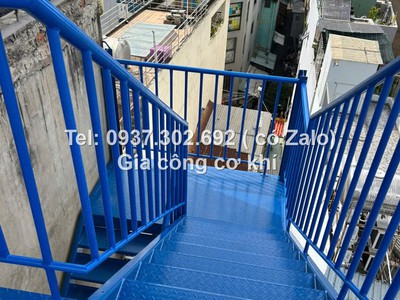 Cầu thang thoát hiểm, cầu thang PCCC, cầu thang thoát hiểm cho chung cư mini 2