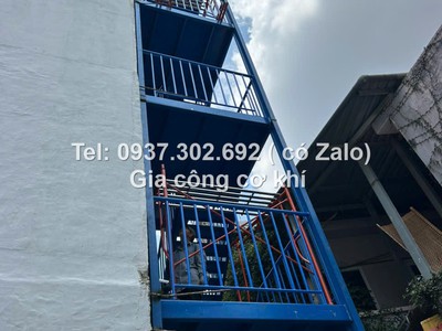 Cầu thang thoát hiểm, cầu thang PCCC, cầu thang thoát hiểm cho chung cư mini 4