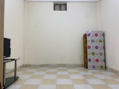 Nhà 2 tầng mới, lối đi riêng biệt  mỗi tầng 20m2 . Tổng DT: 40m 4