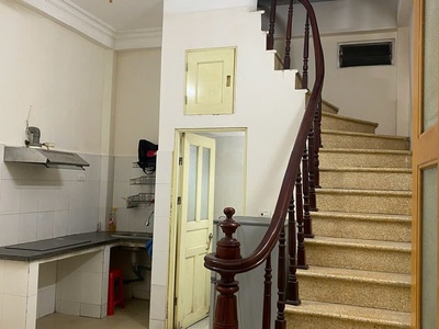 Nhà 2 tầng mới, lối đi riêng biệt  mỗi tầng 20m2 . Tổng DT: 40m 5