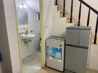 Nhà 2 tầng mới, lối đi riêng biệt  mỗi tầng 20m2 . Tổng DT: 40m 9