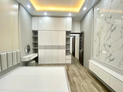 Bán nhà trần khát chân 37m2. 5 tầng. mặt tiền 4m. giá 8.2 tỷ hai bà trưng hà nội 1