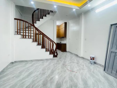 Bán nhà đê trần khát chân 37m2.  5 tầng. mặt tiền 4m. giá 7 tỷ hai bà trưng hà nội 2